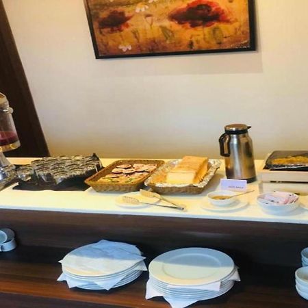 Aura One Hotel Kochi Dış mekan fotoğraf