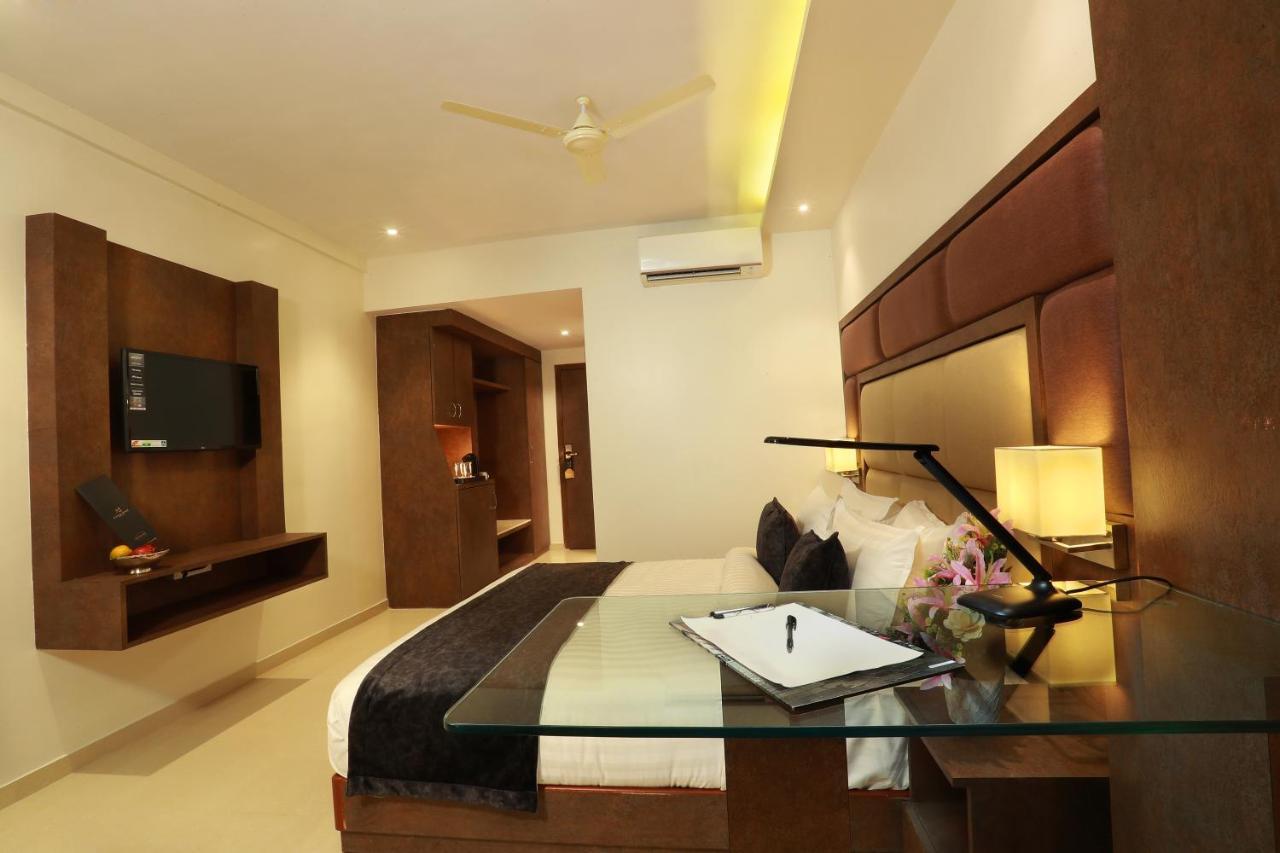 Aura One Hotel Kochi Dış mekan fotoğraf