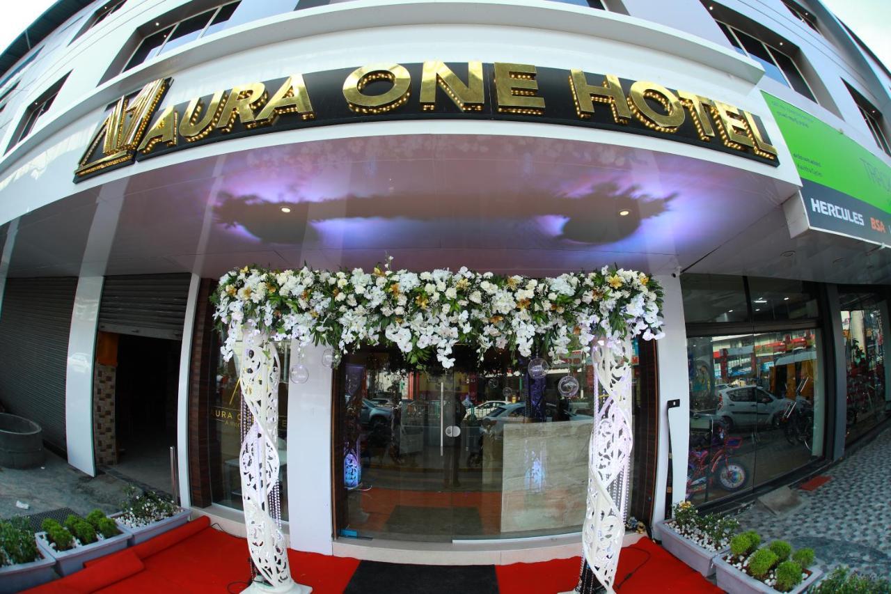 Aura One Hotel Kochi Dış mekan fotoğraf