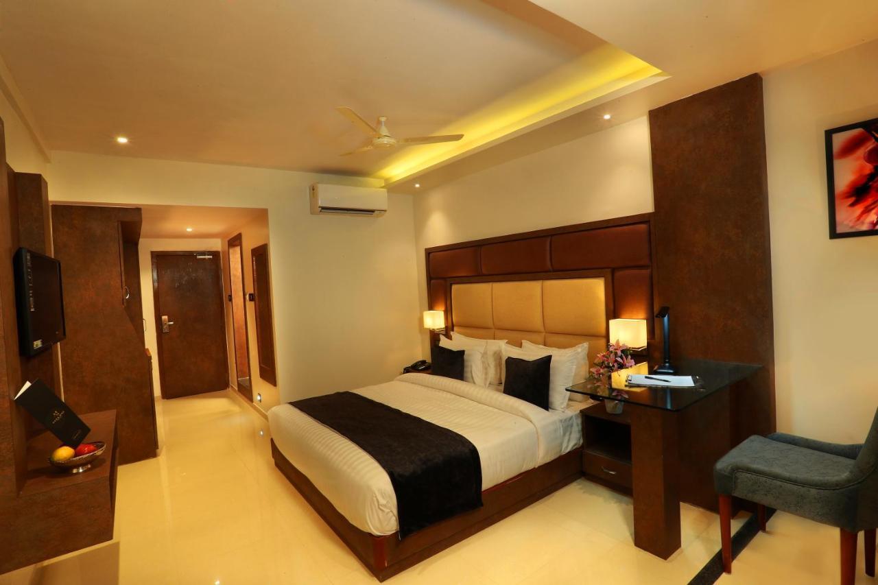 Aura One Hotel Kochi Dış mekan fotoğraf