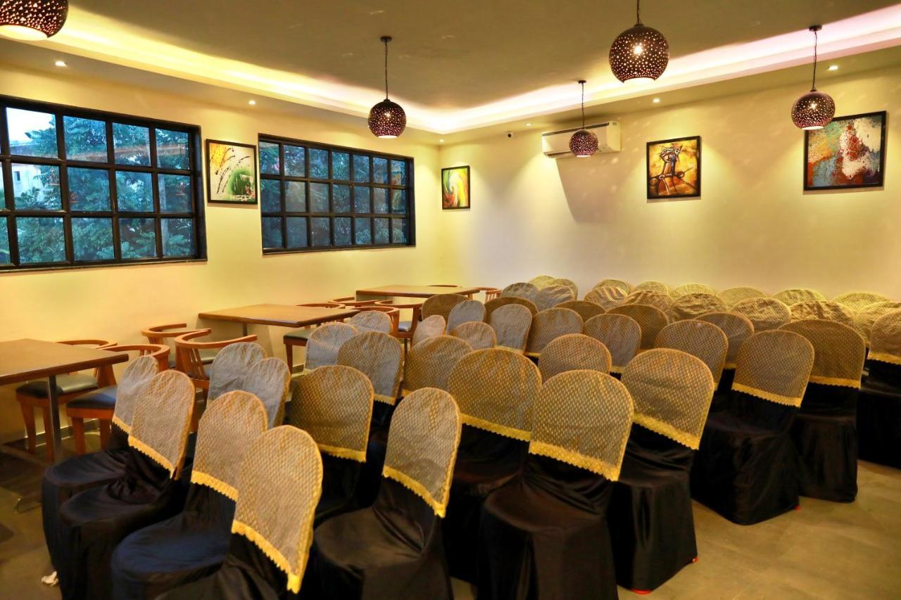 Aura One Hotel Kochi Dış mekan fotoğraf