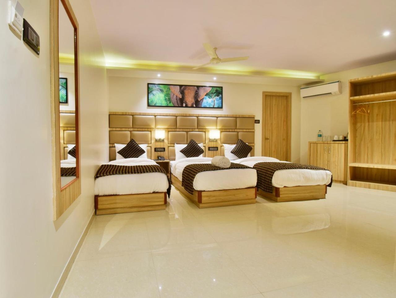 Aura One Hotel Kochi Dış mekan fotoğraf