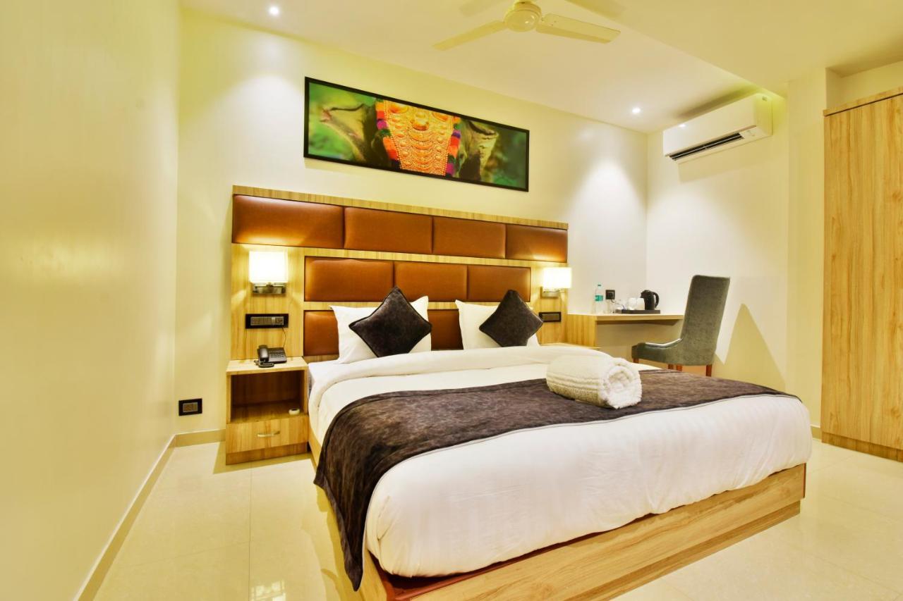 Aura One Hotel Kochi Dış mekan fotoğraf