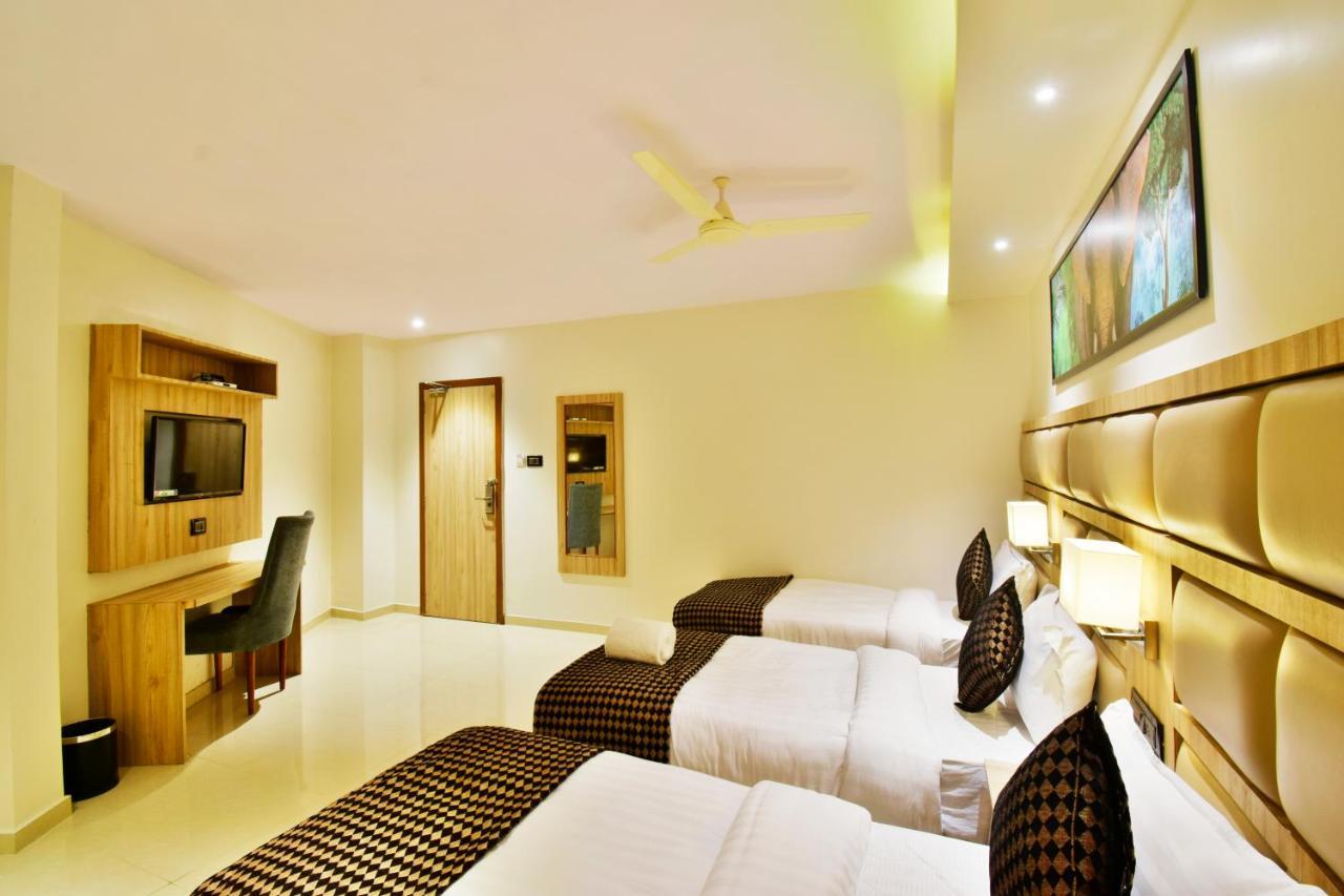 Aura One Hotel Kochi Dış mekan fotoğraf