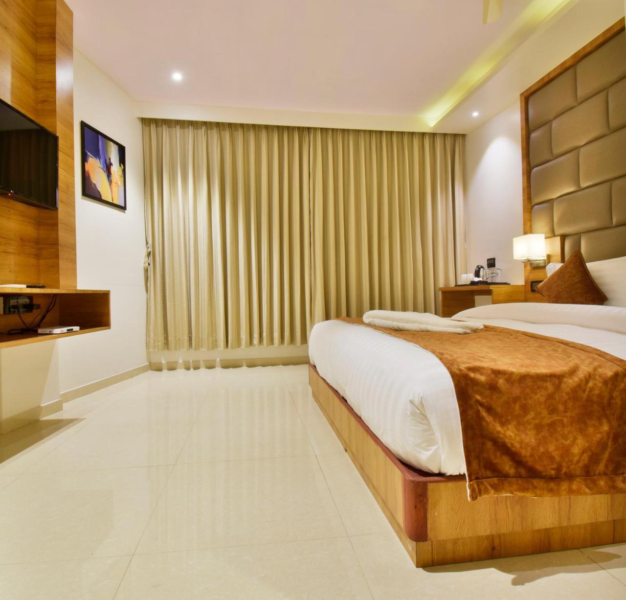 Aura One Hotel Kochi Dış mekan fotoğraf