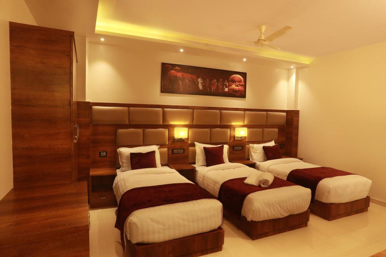 Aura One Hotel Kochi Dış mekan fotoğraf