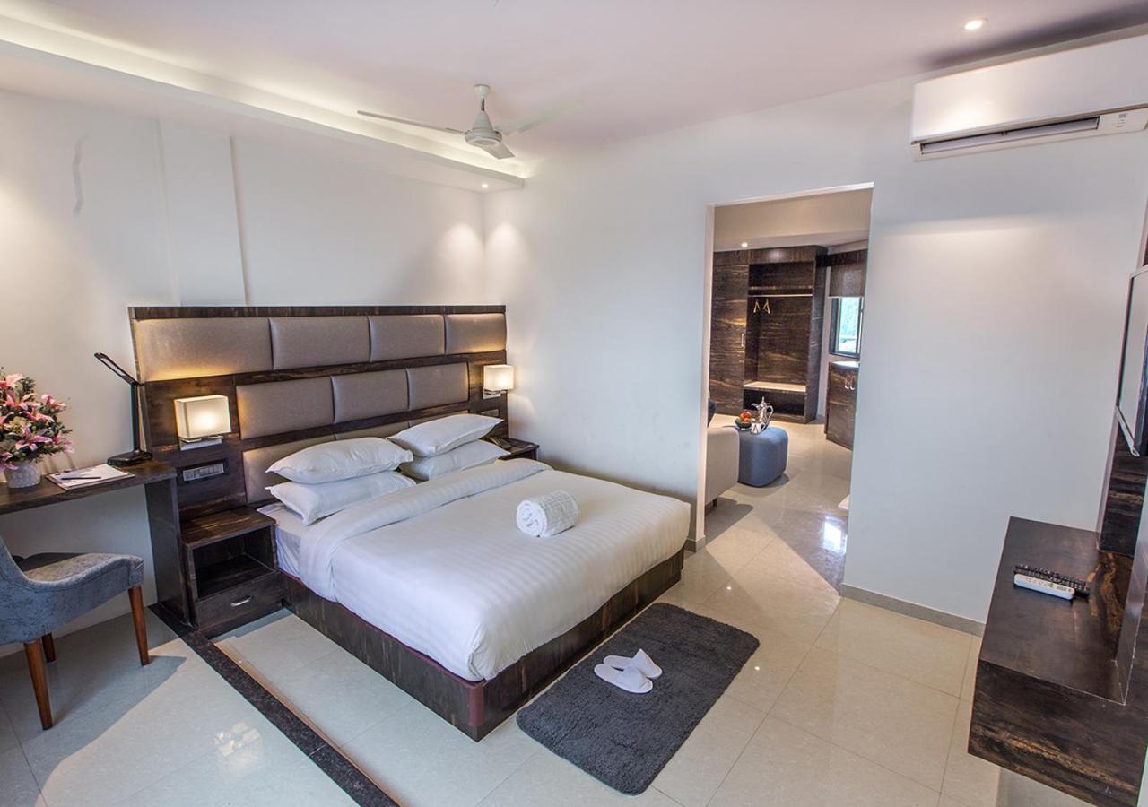 Aura One Hotel Kochi Dış mekan fotoğraf