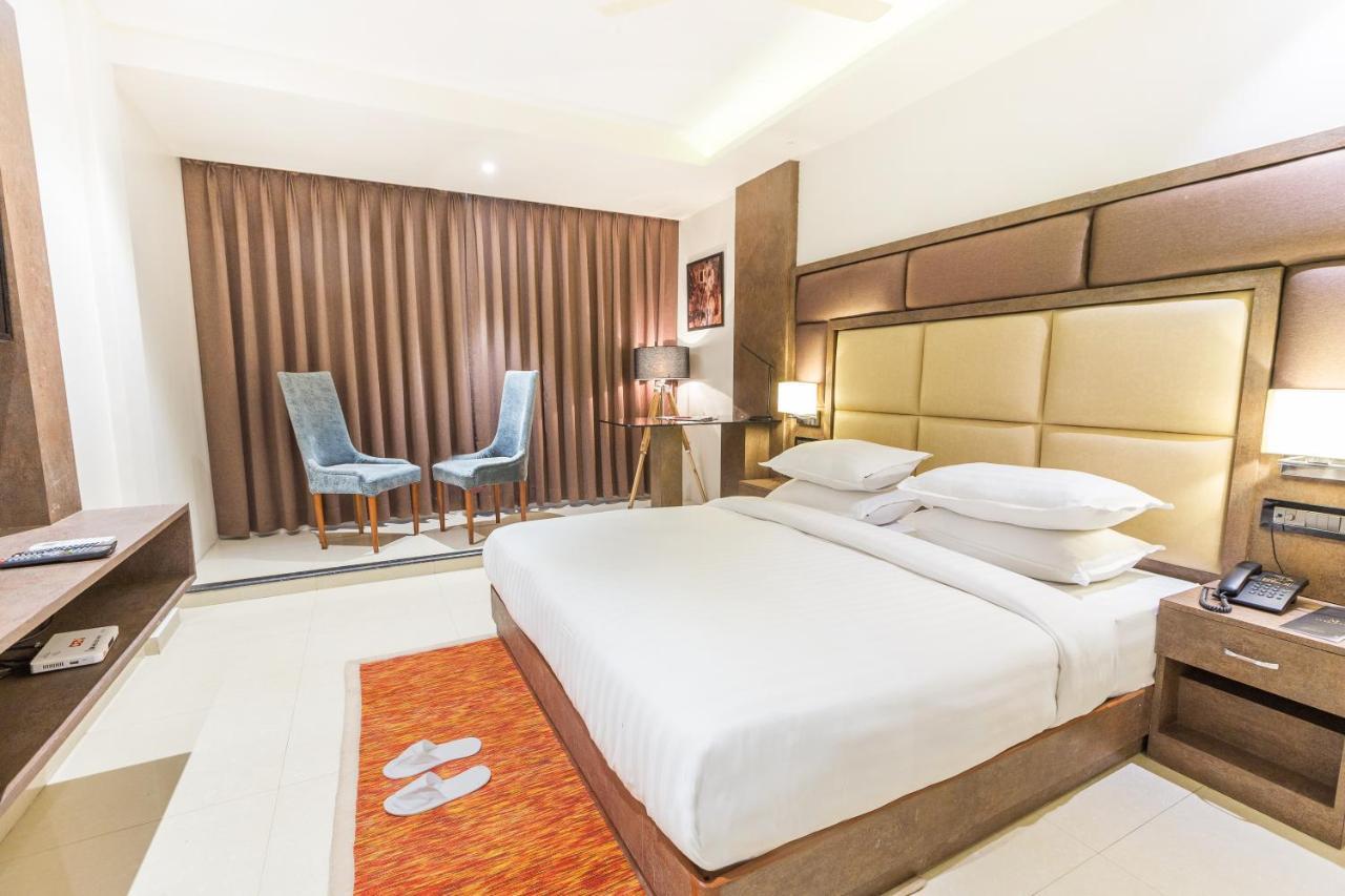 Aura One Hotel Kochi Dış mekan fotoğraf