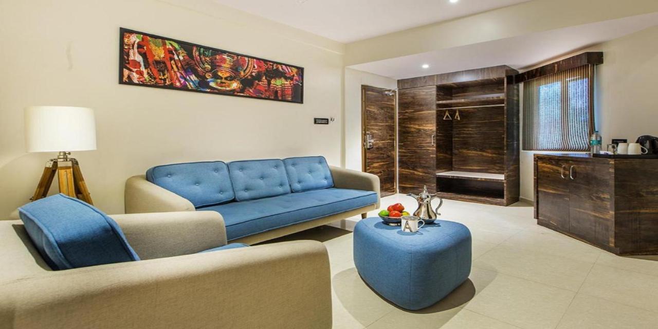 Aura One Hotel Kochi Dış mekan fotoğraf